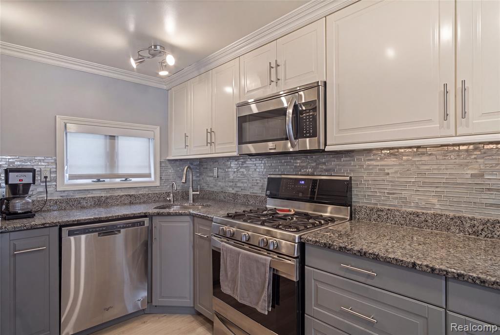 10075 Graham Drive, Clarkston, MI 48348 — Photo 16