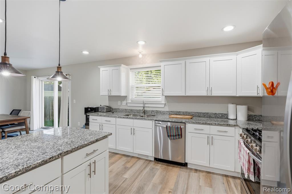 1218 E Bernhard Avenue, Hazel Park, MI 48030 — Photo 10
