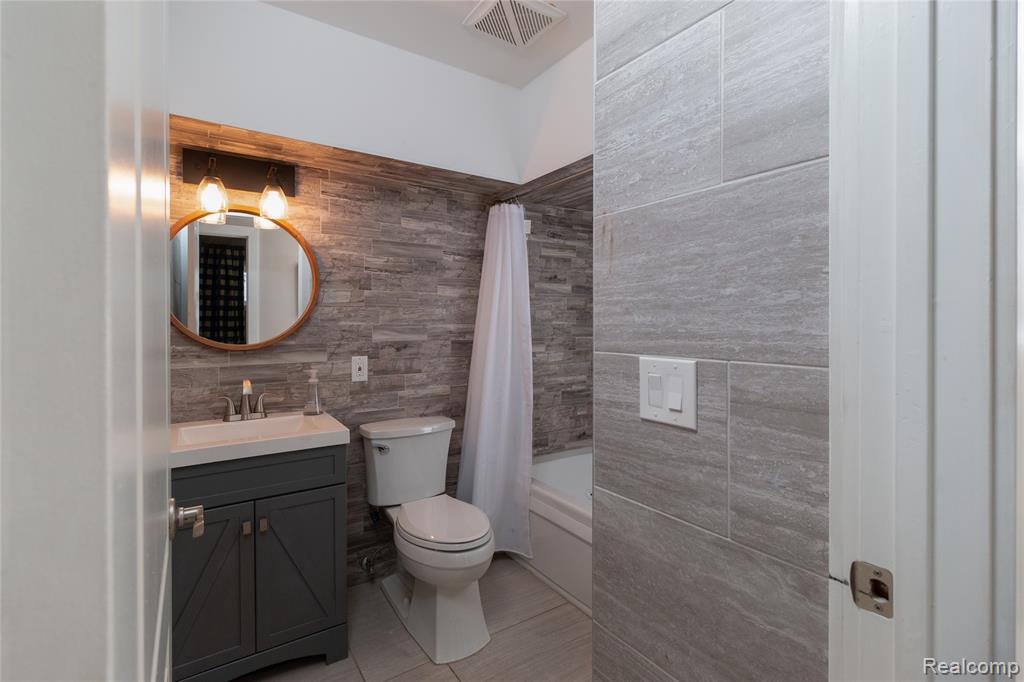 41071 Micol Drive, Plymouth, MI 48170 — Photo 5