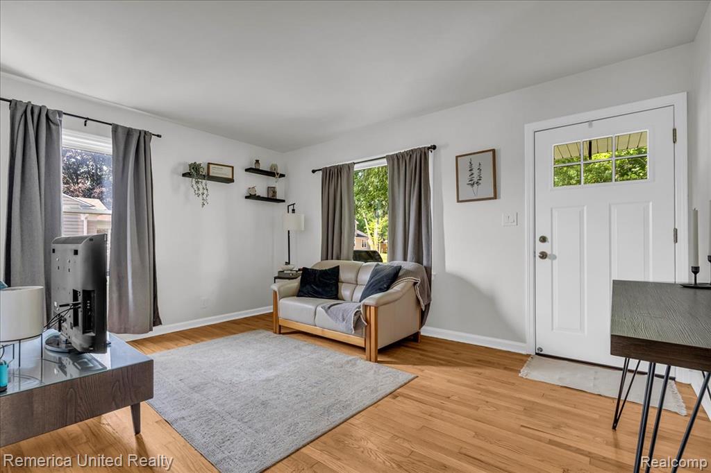 4240 Mandalay Avenue, Royal Oak, MI 48073 — Photo 2