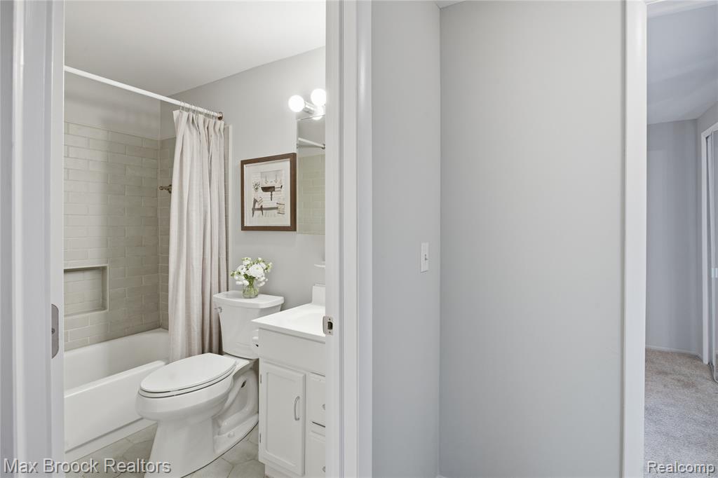 2846 Bombridge Court, Ann Arbor, MI 48104 — Photo 22