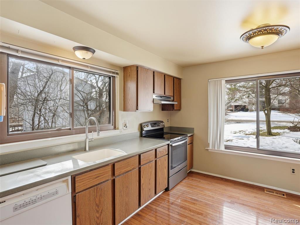 5585 Culpepper Drive, West Bloomfield, MI — Photo 11