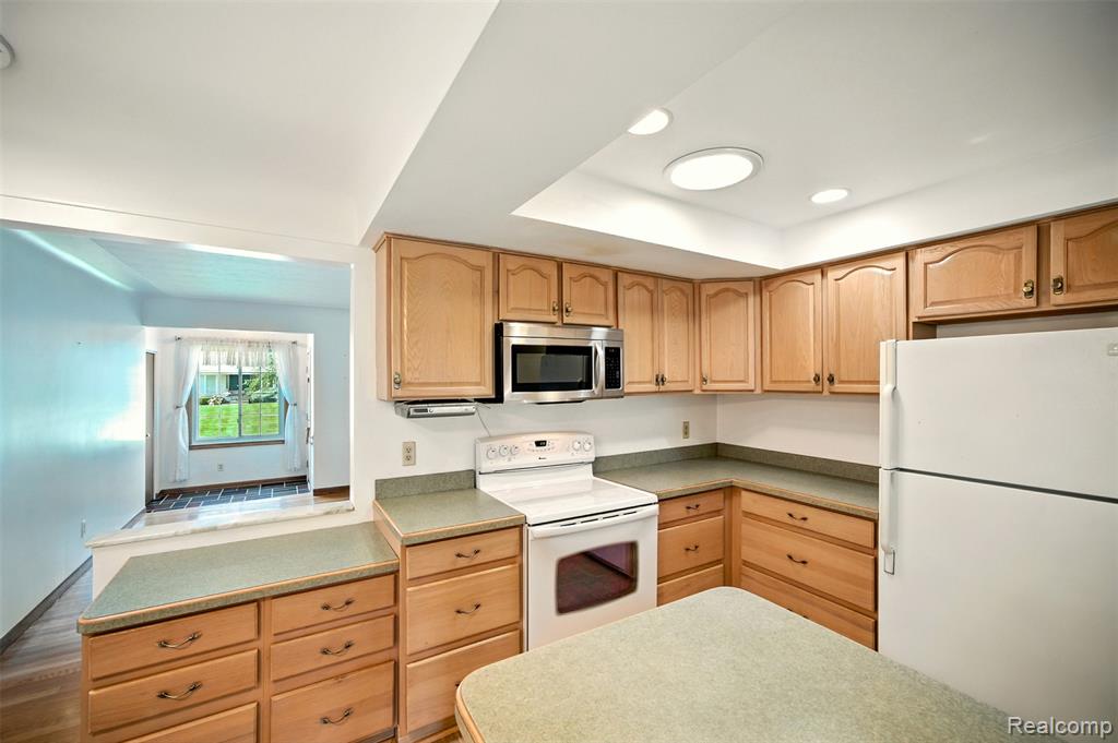 53626 Debra Drive, Shelby Twp, MI 48316 — Photo 11