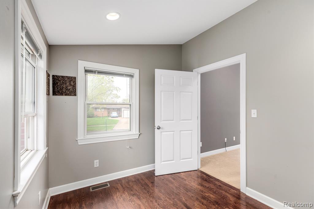 854 Brooklawn Drive, Troy, MI 48084 — Photo 17