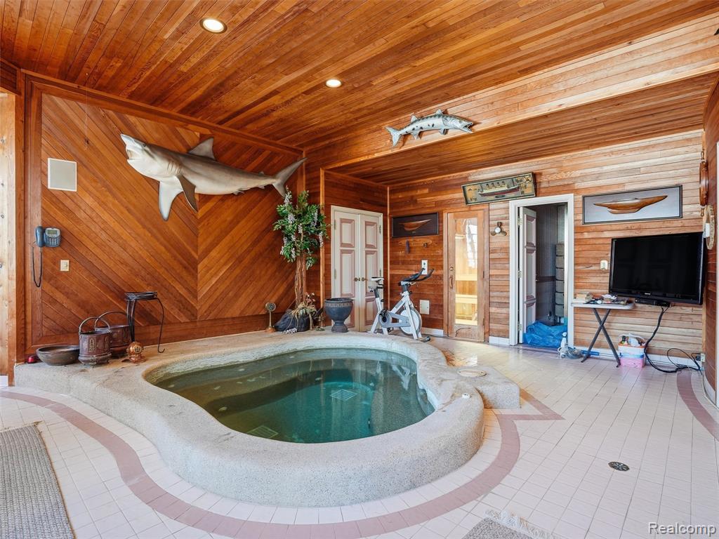 3075 Heron Pointe Drive, Bloomfield Hills, MI 48302 — Photo 39