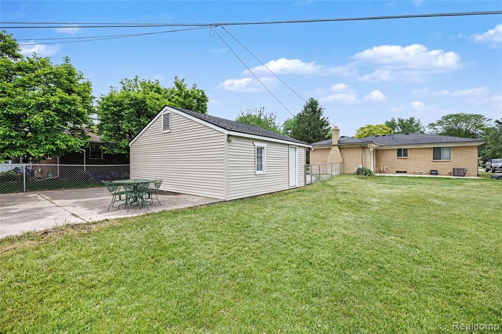8530 Canal Road, Sterling Heights, MI 48314 — Photo 31