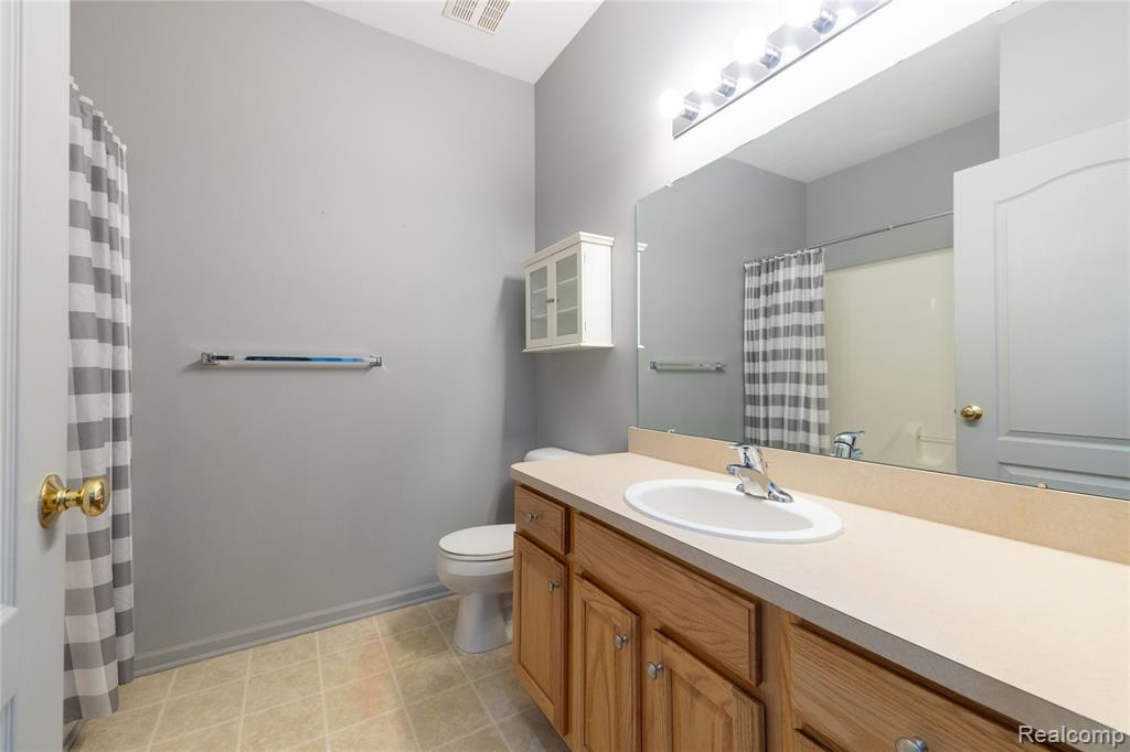 23030 Williamsburg Circle, 15, Woodhaven, MI 48183 — Photo 18