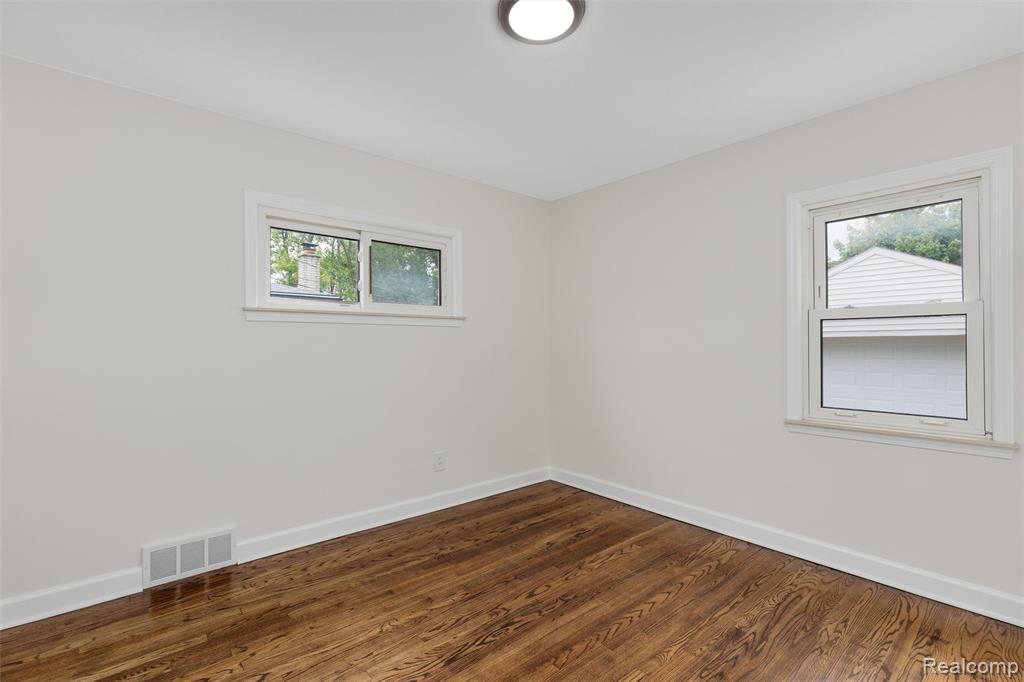 27935 Grant Street, Saint Clair Shores, MI 48081 — Photo 16