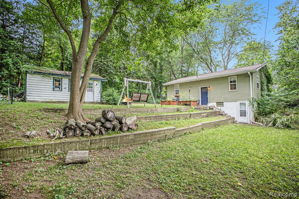 664 E HIGHLAND Road, Howell, MI 48843 — Photo 7