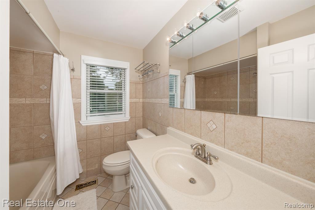 563 MILLSTONE Drive, Rochester Hills, MI 48309 — Photo 22