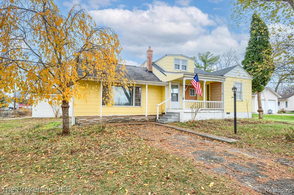 6449 Lapeer Road, Burton, MI 48509 — front exterior
