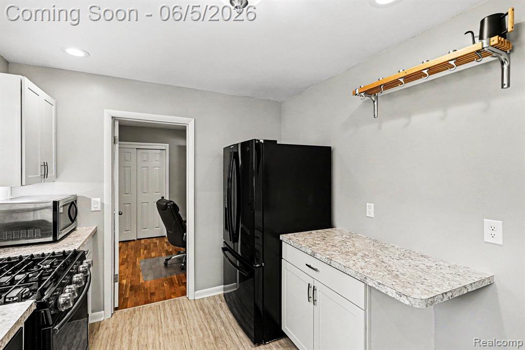 5603 Hallendale Road, Haslett, MI 48840 — Photo 10