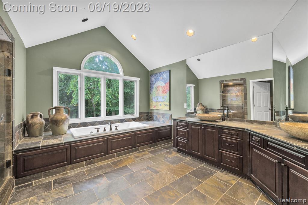 7061 Trailway Court, West Bloomfield, MI — Photo 59