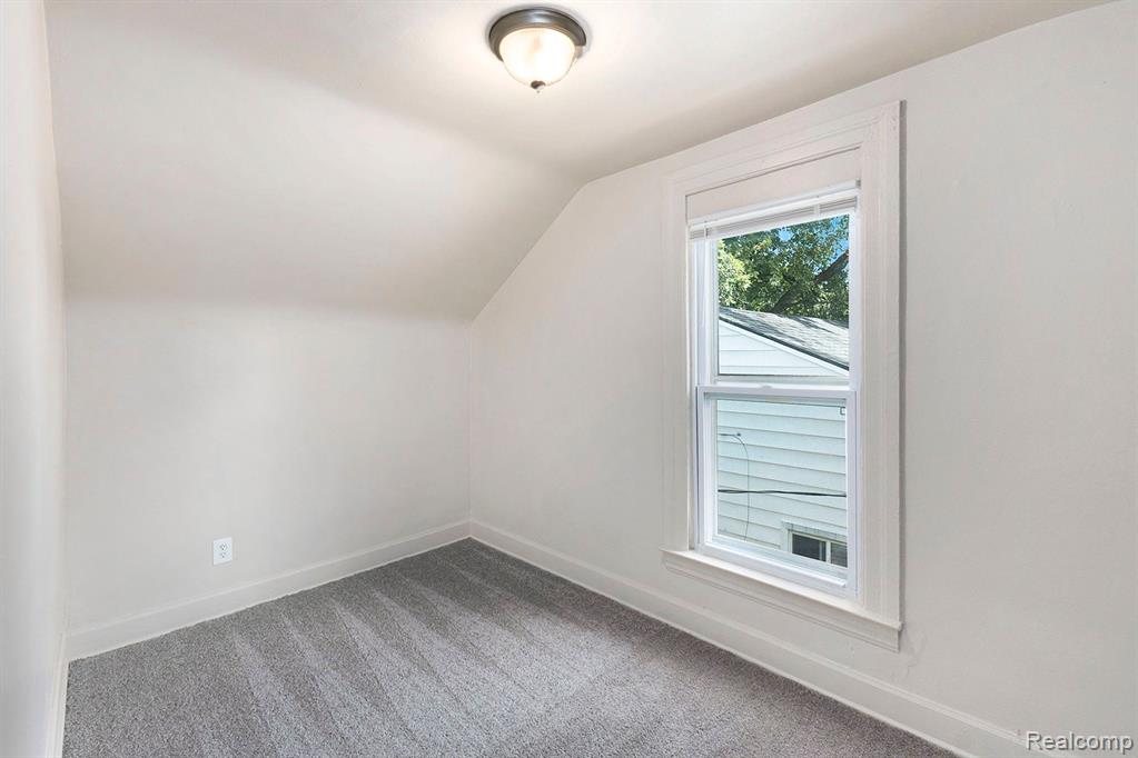 8425 CHALMERS Avenue, Warren, MI 48089 — Photo 10