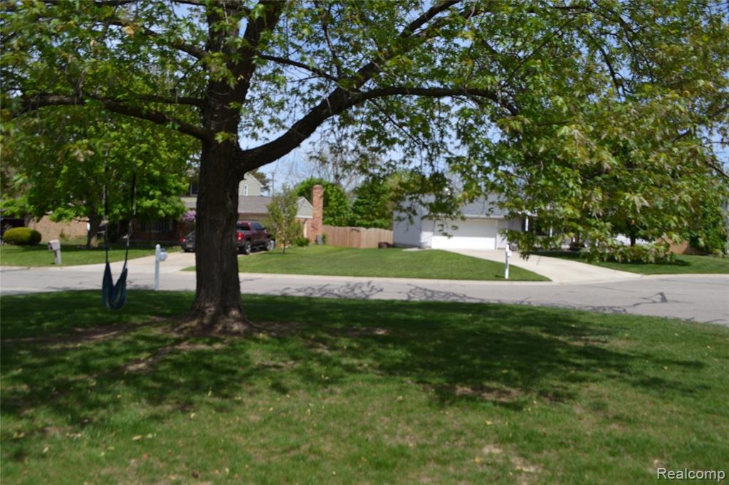 5448 FAIRVIEW Drive, Grand Blanc, MI 48439 — Photo 33