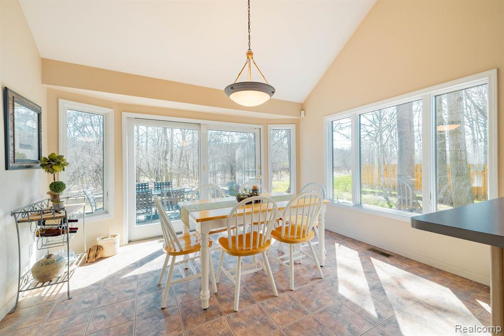 8555 Island Boulevard, Grosse Ile, MI 48138 — Photo 11