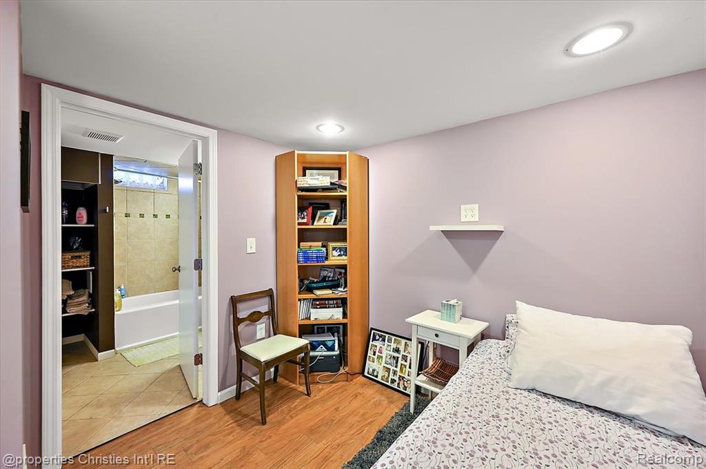 26010 Marlowe Place, Oak Park, MI 48237 — Photo 49