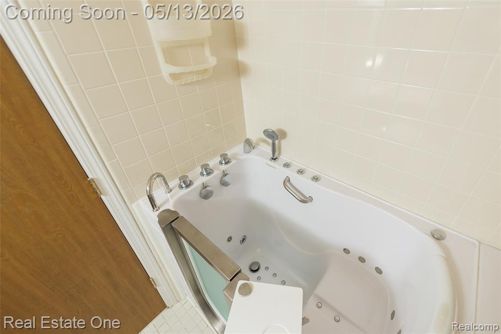 61962 YORKTOWN Drive, 2, South Lyon, MI 48178 — Photo 18