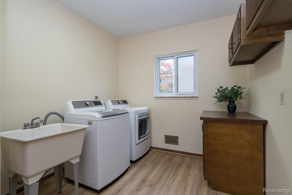 758 Lake Forest Road, Rochester Hills, MI 48309 — Photo 13