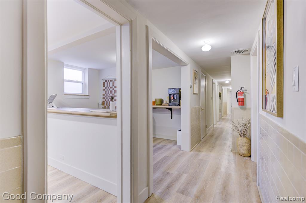 8750 W 9 Mile Road, Oak Park, MI 48237 — Photo 10