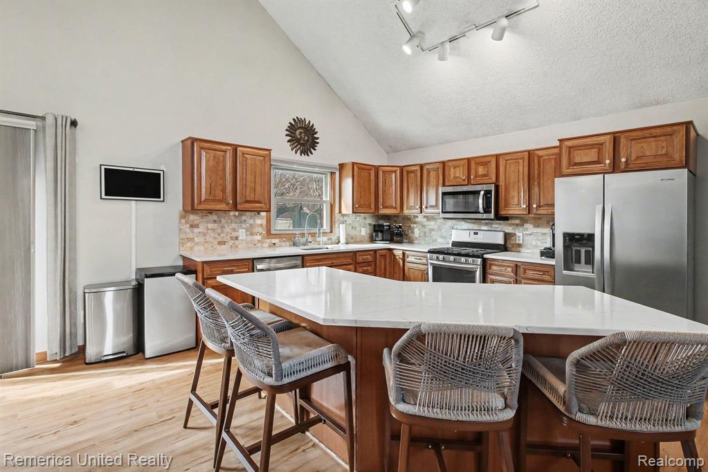 9156 Apple Orchard Drive, Fenton, MI 48430 — Photo 7