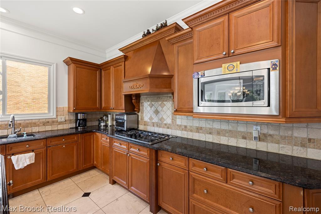 5679 Branford Drive, West Bloomfield, MI — Photo 22