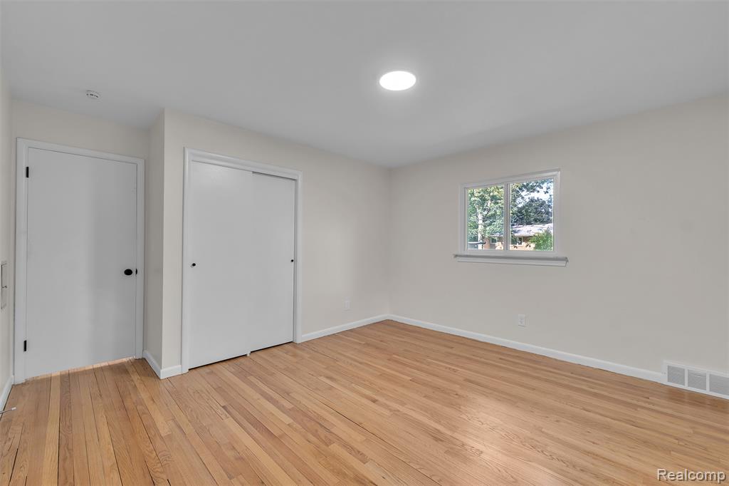 28720 Eldorado Pl, Lathrup Village, MI 48076 — Photo 36