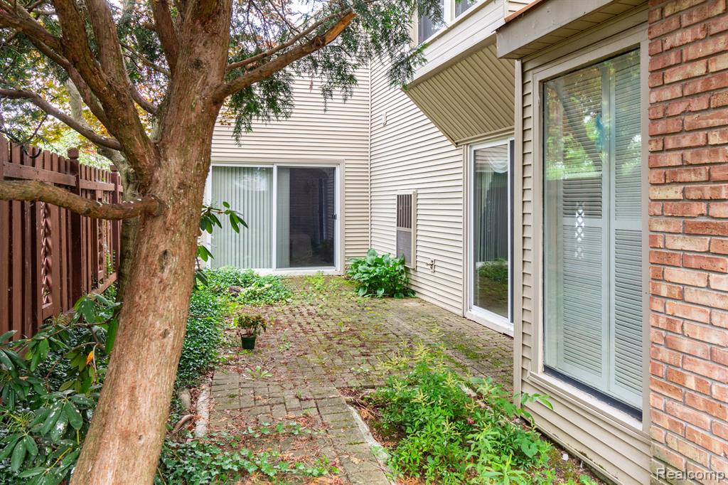 8337 Colony Drive, 1, Grosse Ile, MI 48138 — Photo 2