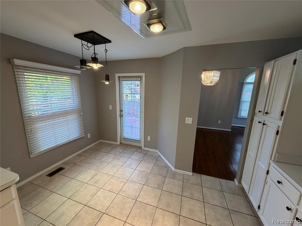 39588 Squire, Novi, MI — Photo 28