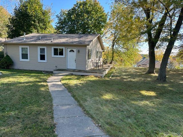5599 LAKEVIEW Boulevard, Goodrich Vlg, MI — front exterior