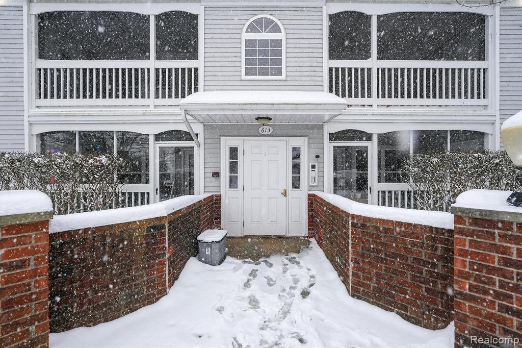 613 Curzon Court, 203, Howell, MI 48843 — Photo 3