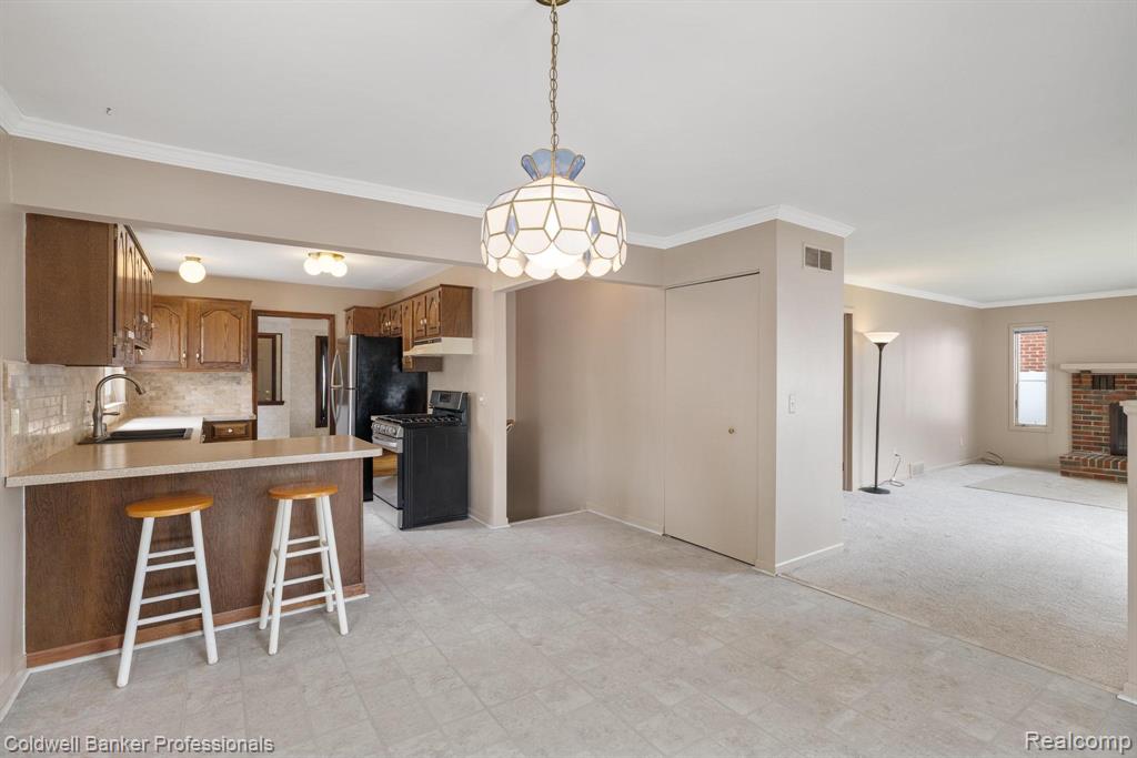 8536 Blackburn Drive, Westland, MI — Photo 6