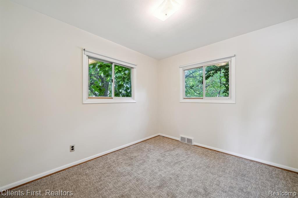 939 Deering Street, Garden City, MI — Photo 19