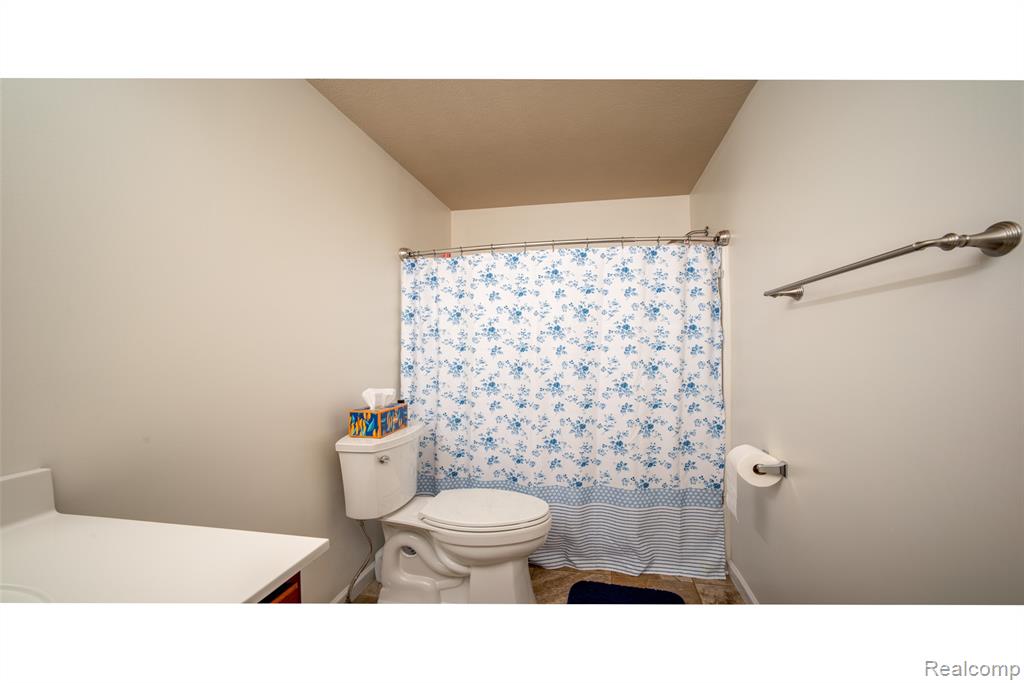 3411 Amber Oaks Drive, Howell, MI 48855 — Photo 23