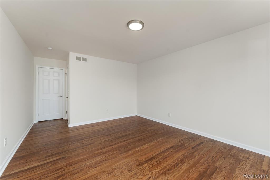 43303 Aspen Drive, Sterling Heights, MI 48313 — Photo 20