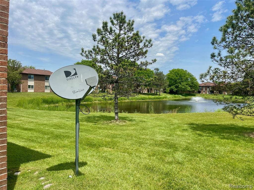 33765 Pondview Circle, Livonia, MI 48152 — Photo 4