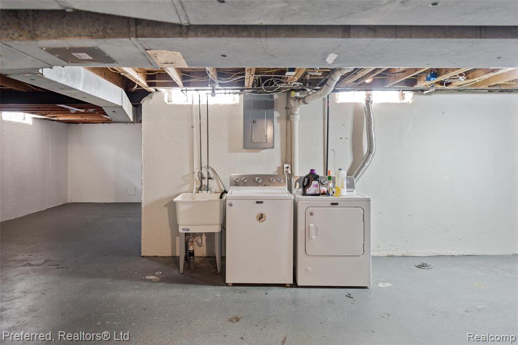 29661 Brown Court, Garden City, MI — Photo 17
