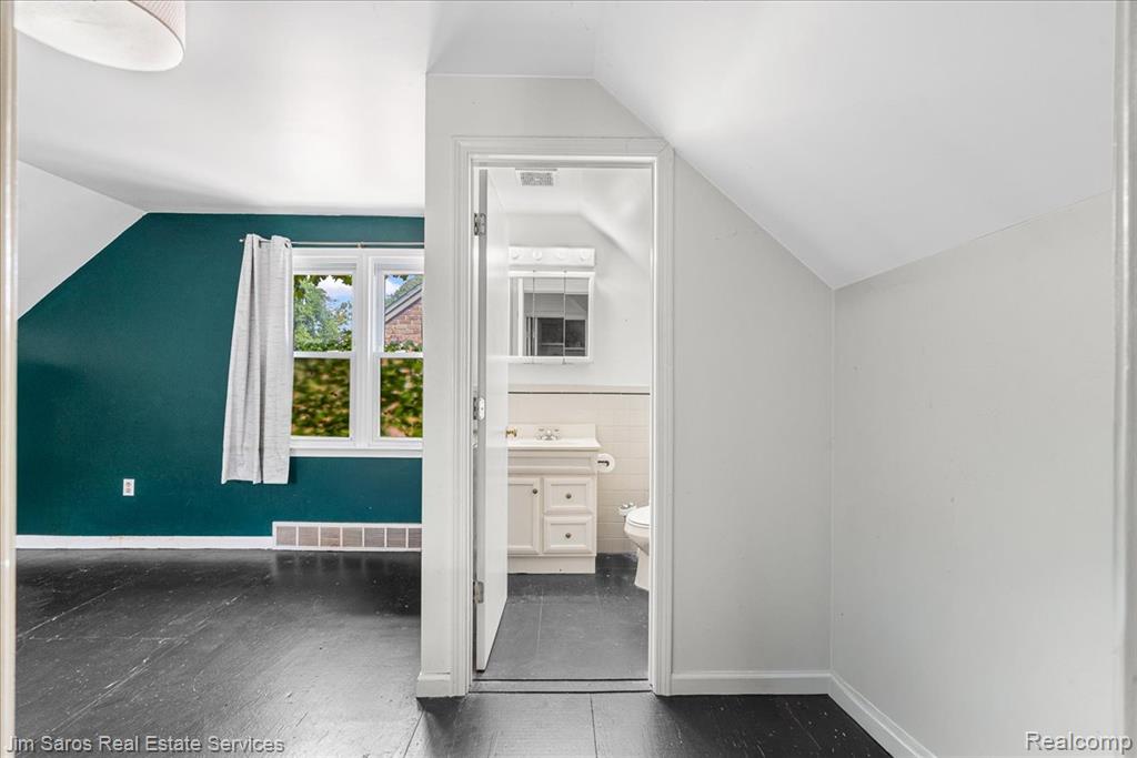 23240 Forest Street, Oak Park, MI 48237 — Photo 13