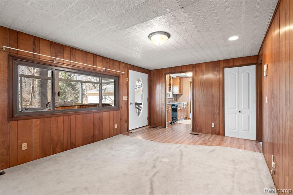 5269 LAKESHORE Road, Fort Gratiot, MI 48059 — Photo 7