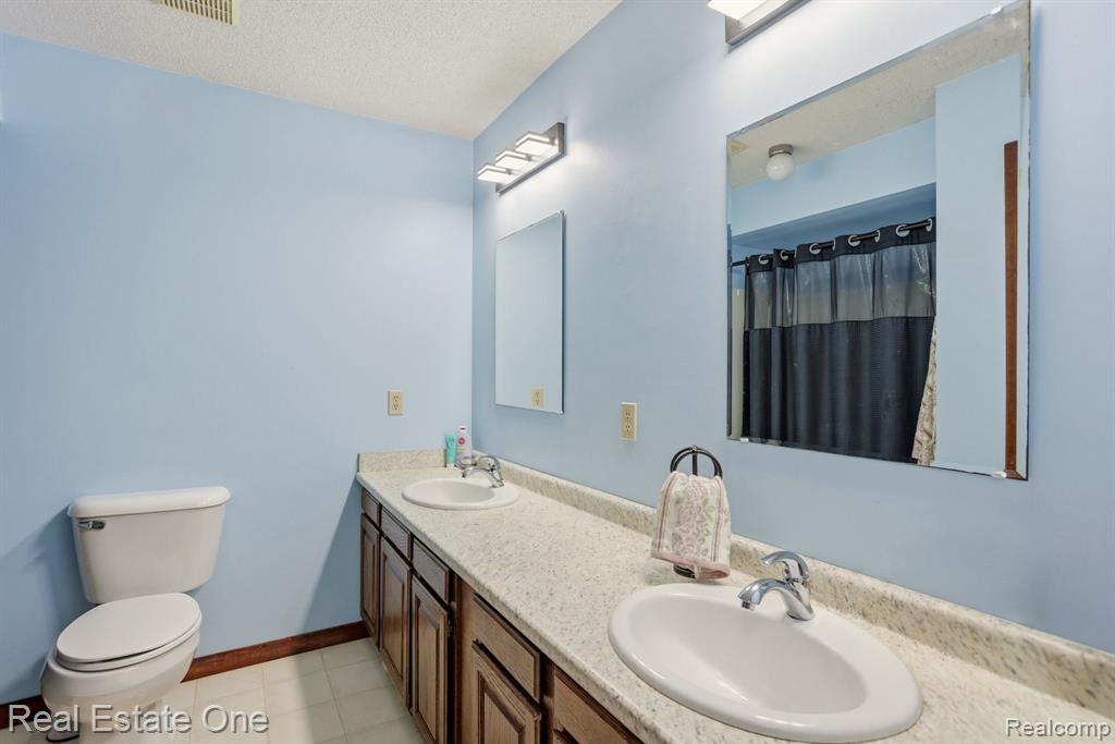 6218 Sturgeon Creek Pkwy, Midland, MI 48640 — Photo 23