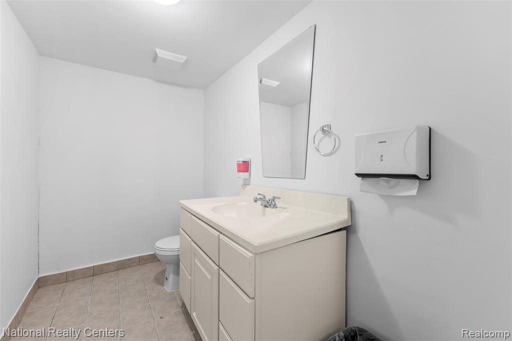 509 Elizabeth Lake Road, Waterford, MI 48328 — Photo 18