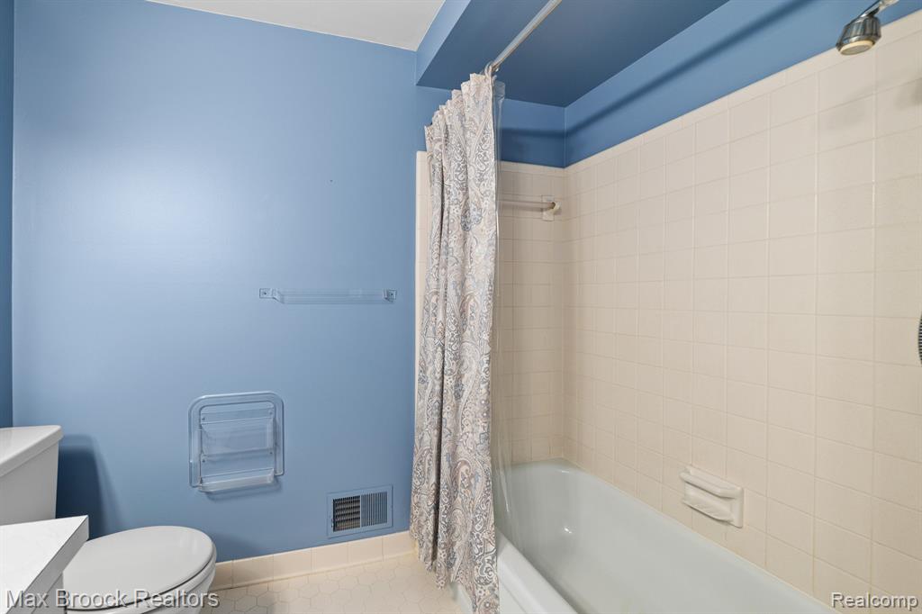 4838 KEW Court, Bloomfield Hills, MI 48301 — Photo 38