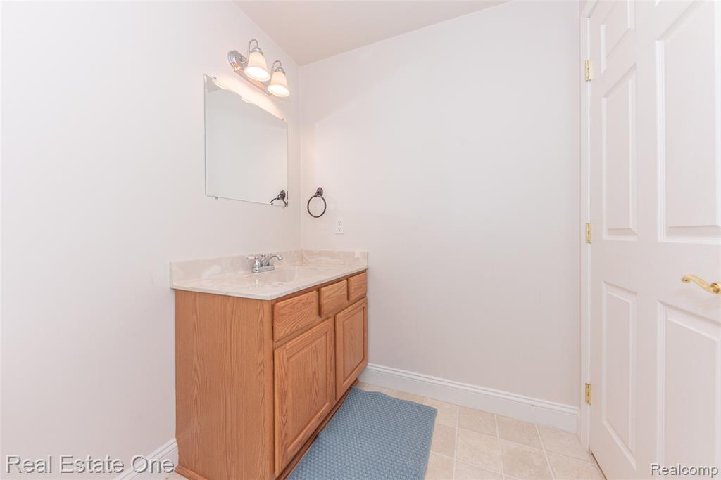26610 Valhalla Drive, Farmington Hills, MI 48331 — Photo 65