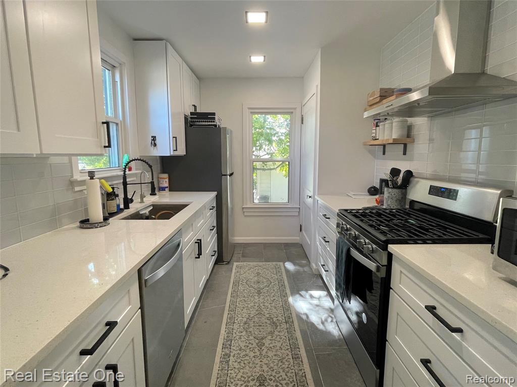 500 E CAMBOURNE Street, Ferndale, MI 48220 — Photo 6