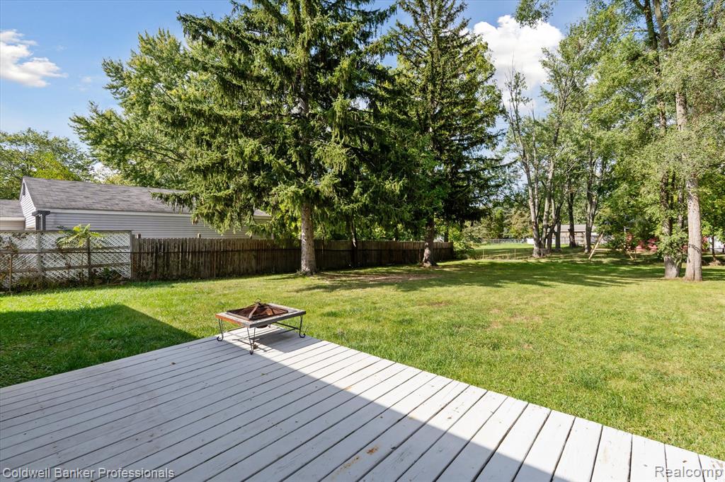 6314 Woodsdale Drive, Grand Blanc, MI 48439 — Photo 30