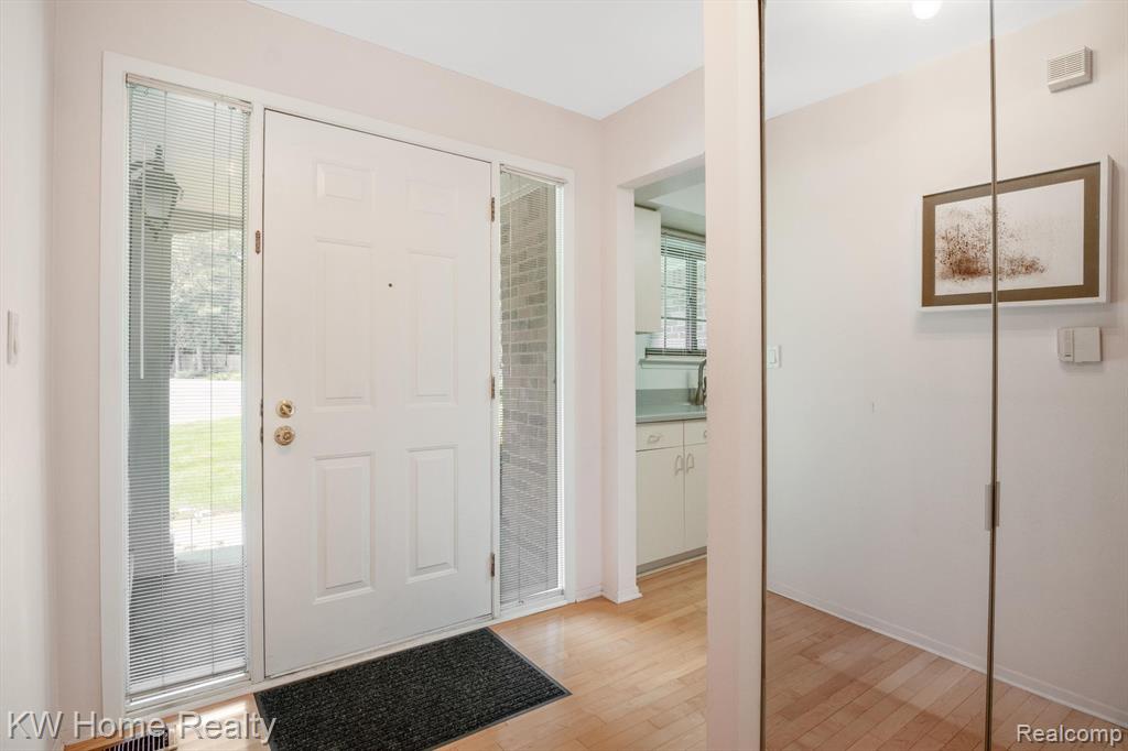 29691 Pine Ridge Circle, Farmington Hills, MI 48331 — Photo 4