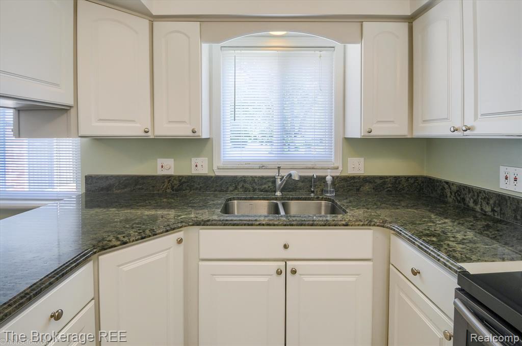 6228 Greenview Drive, Burton, MI 48509 — Photo 16