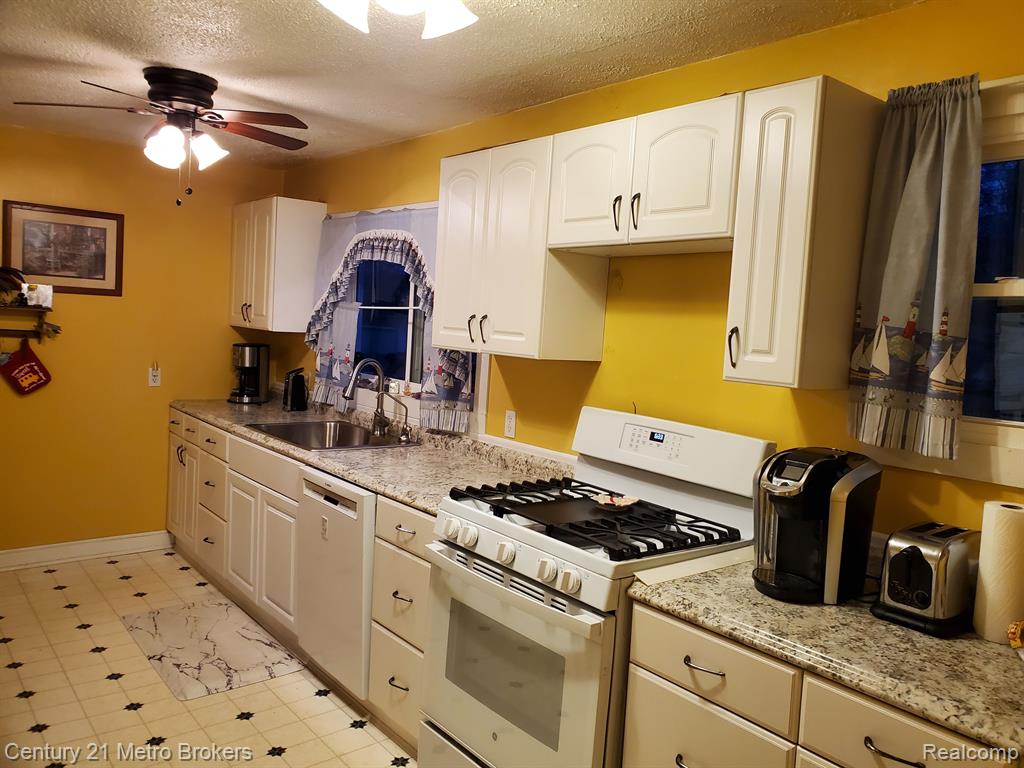 403 W Main Street, Durand, MI 48429 — Photo 15