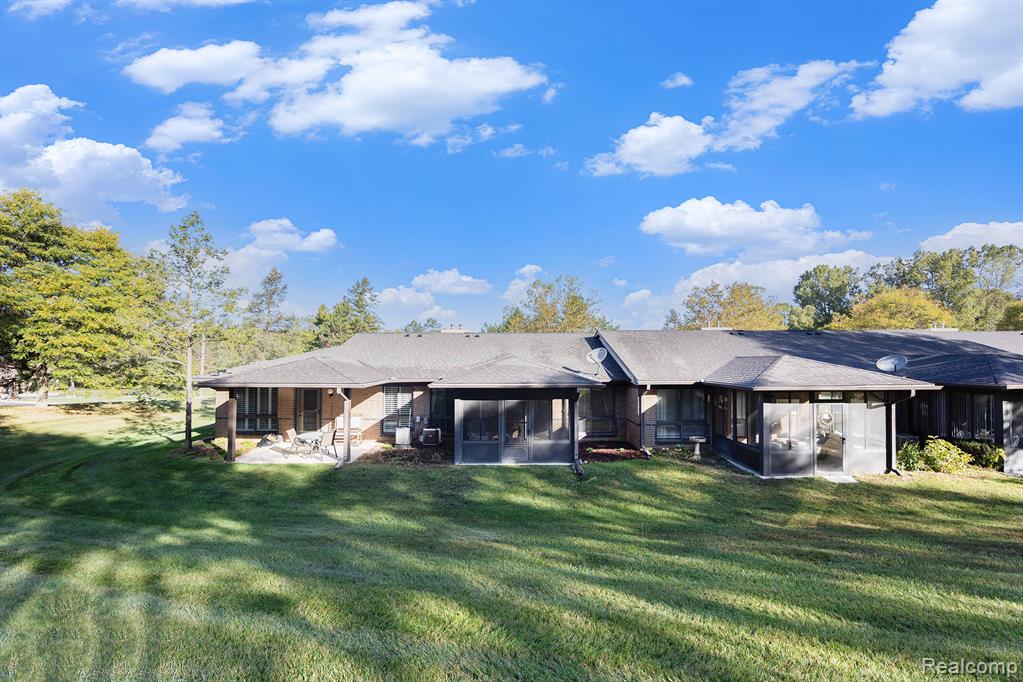 985 Wexford Way, Rochester Hills, MI 48307 — Photo 24