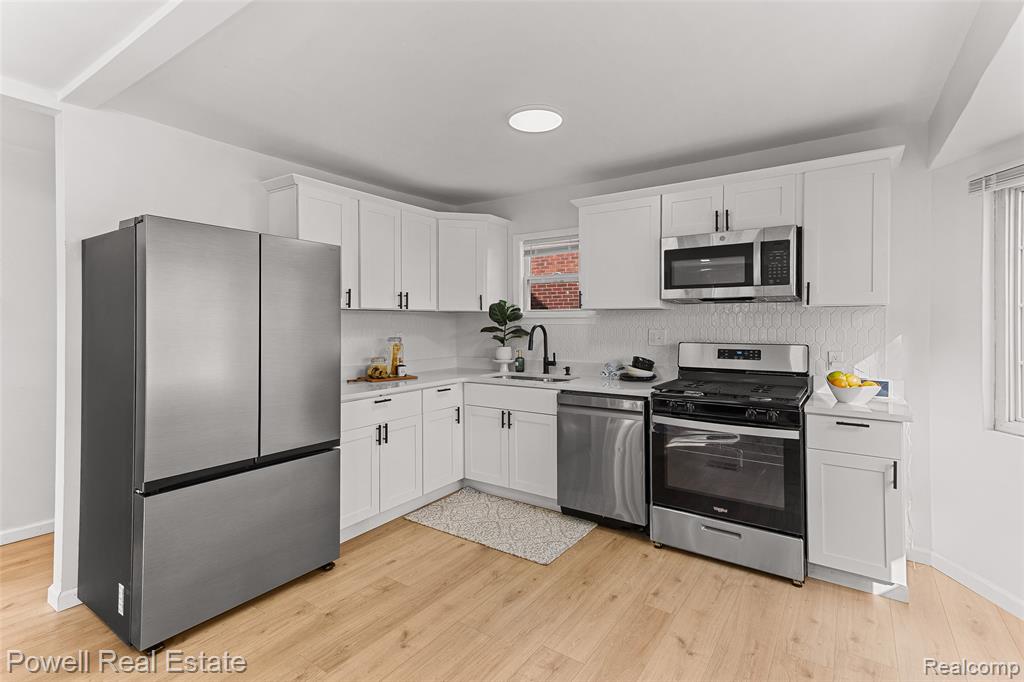 9015 Cloverlawn Street, Detroit, MI 48204 — Photo 8